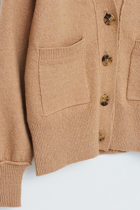 BOBBY V-NECK CARDIGAN LIGHT TAN 2