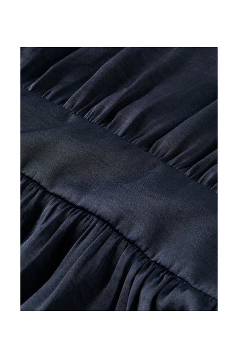 DRAPEY TOP WITH SCALLOPED EDGES NIGHT 3