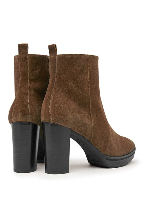 CASSATT UNION BROWN 3